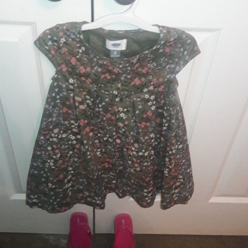 Old Navy big toddler dress. Shoes are not included - Picture 2 of 6